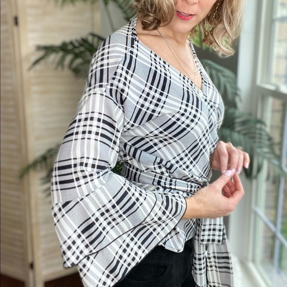 Predictable Week Wrap Top - Picture 4 of 4